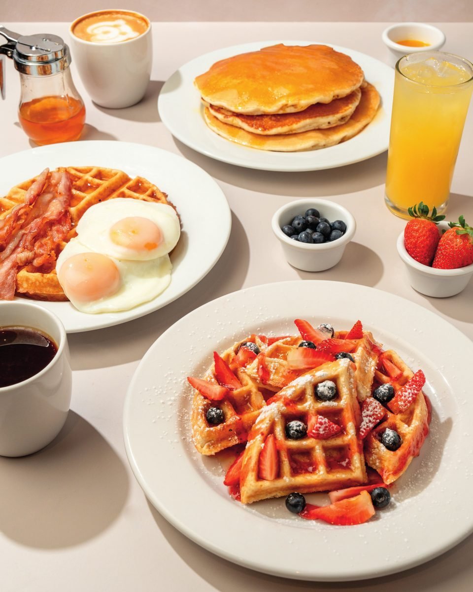 Waffle Americano, Panqueques Clásicos y Waffle con Frutos Rojos
